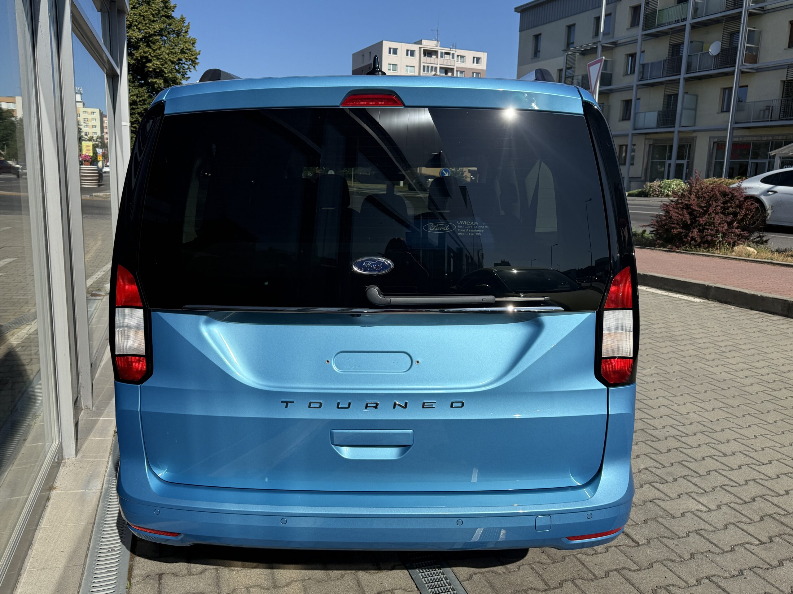 Ford TOURNEO CONNECT 2.0 EcoBlue 122k A7 (90kW) – FWD Grand Tourneo Titanium - Image 4