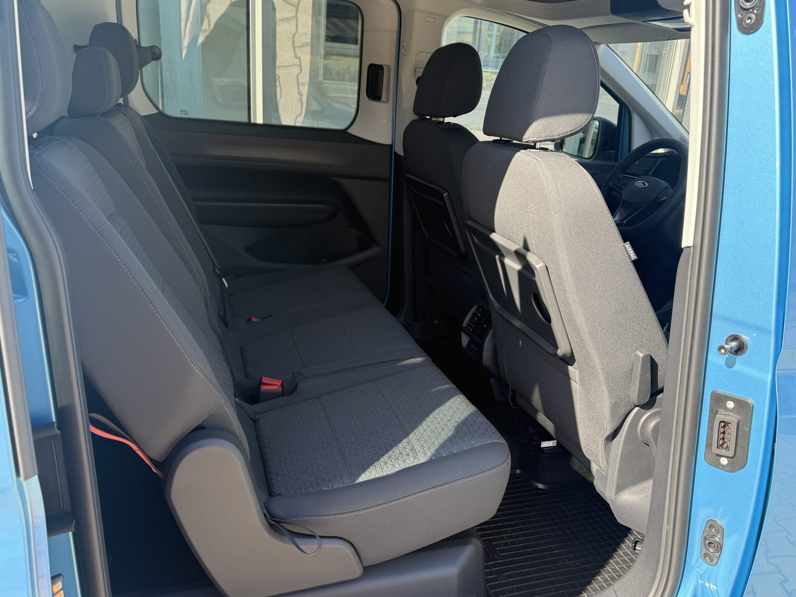 Ford TOURNEO CONNECT 2.0 EcoBlue 122k A7 (90kW) – FWD Grand Tourneo Titanium - Image 5