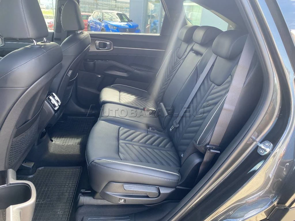 Kia Sorento - Image 8