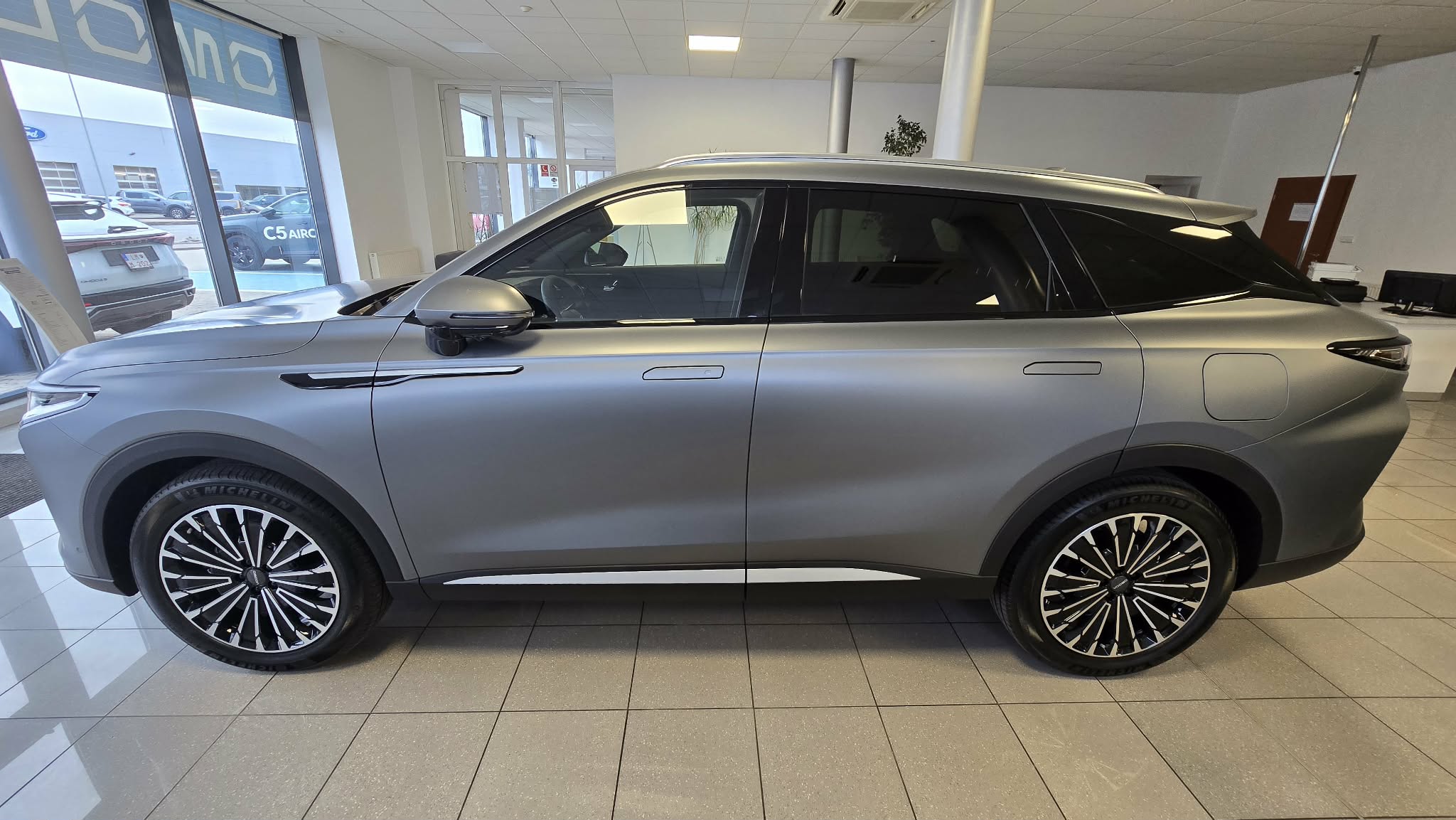 OMODA 9 PREMIUM - Image 2