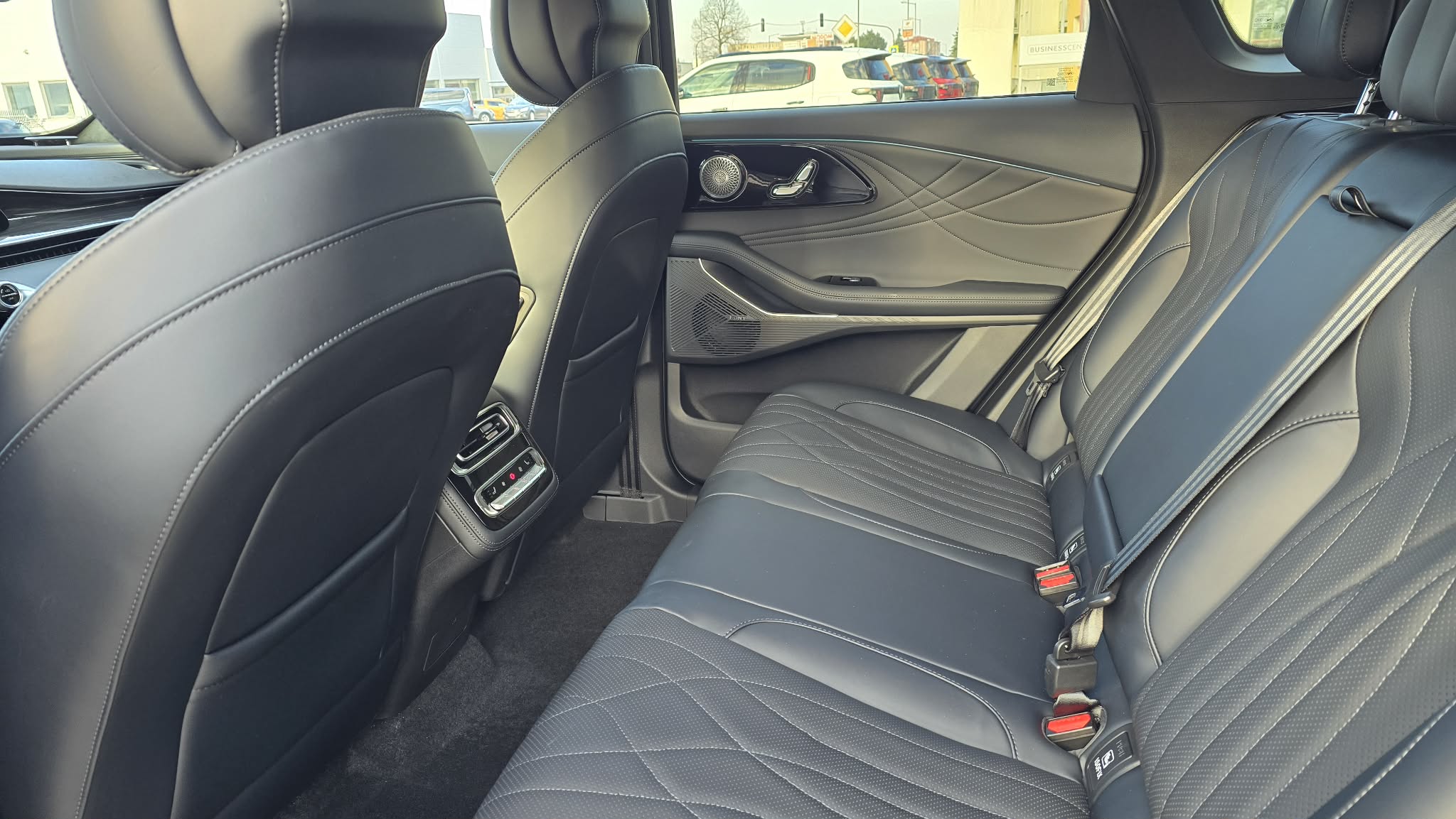 OMODA 9 PREMIUM - Image 11