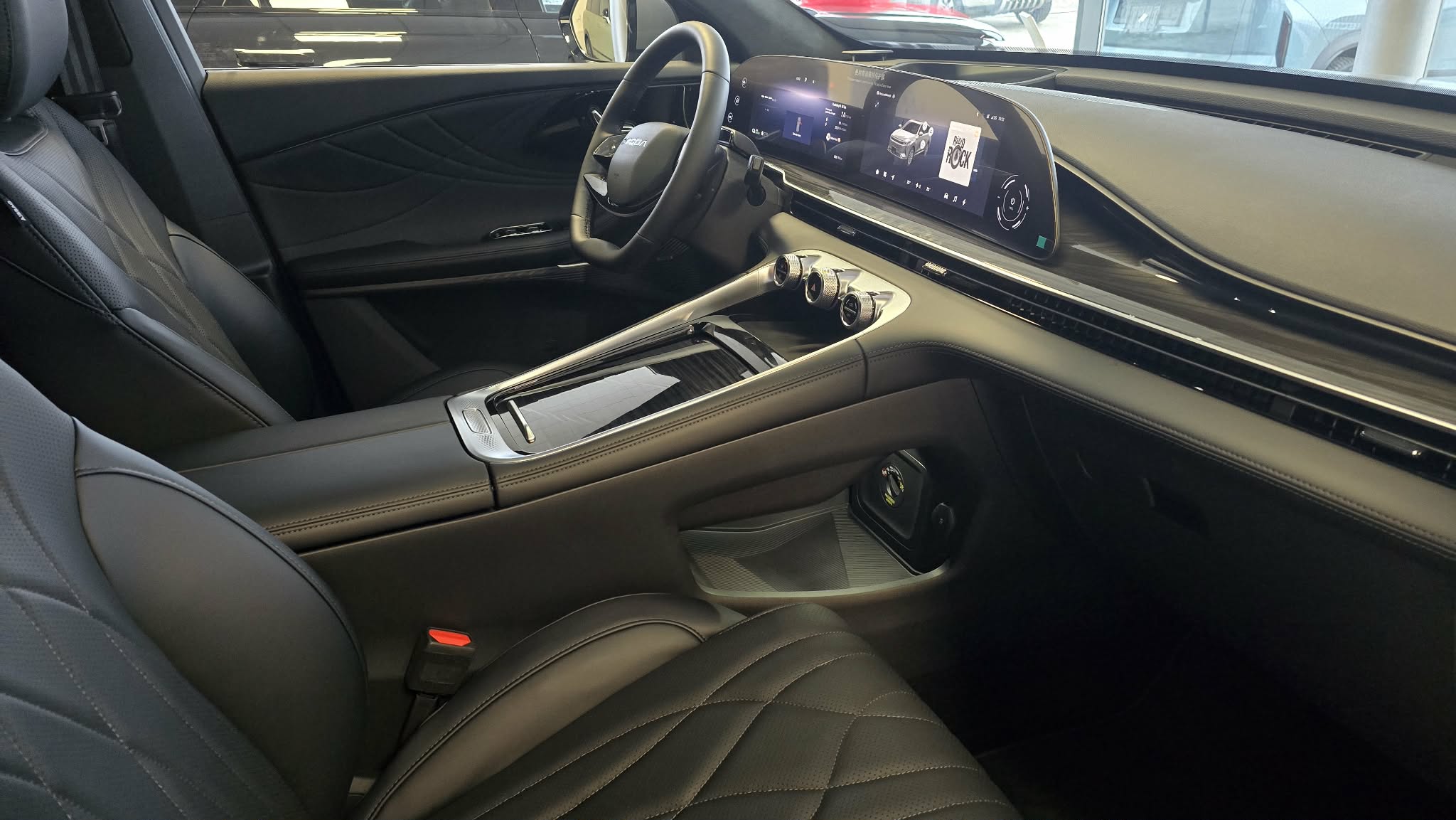 OMODA 9 PREMIUM - Image 12