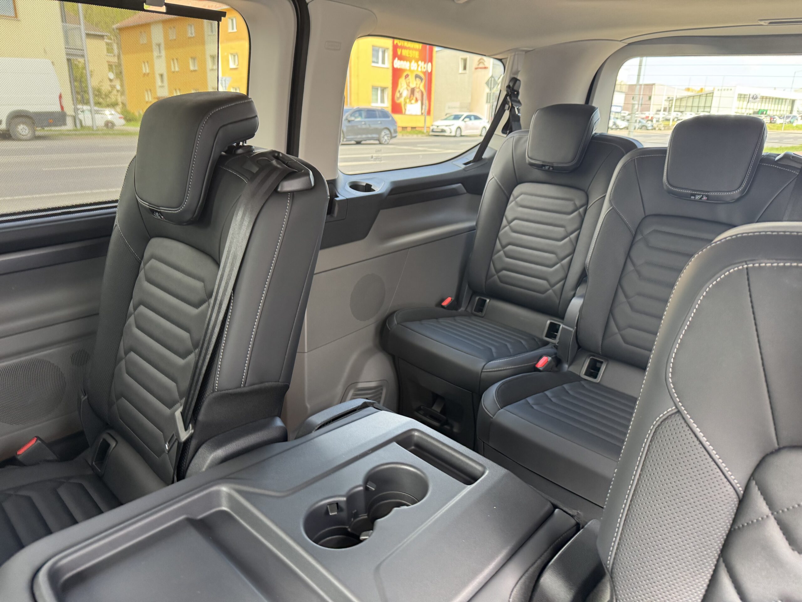 Ford Tourneo Custom 2. 5 Duratec PHEV 232k eCVT – FWD (171kW) Tourneo Titanium X - Image 7