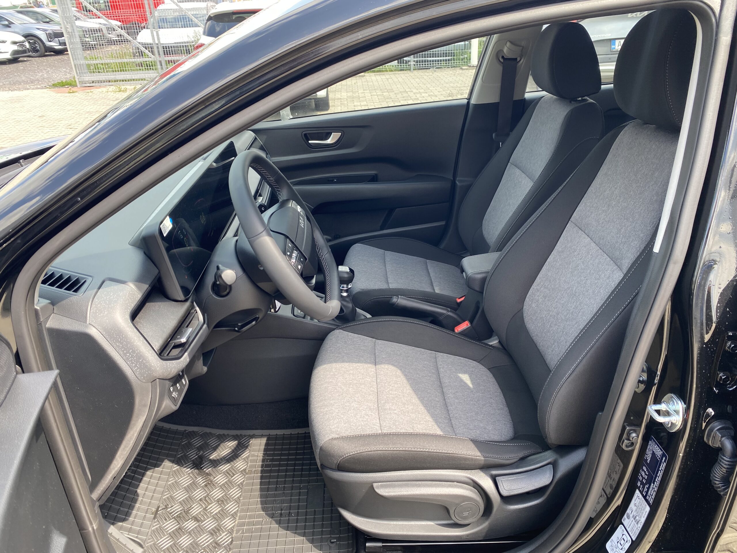 Kia Stonic - Image 8