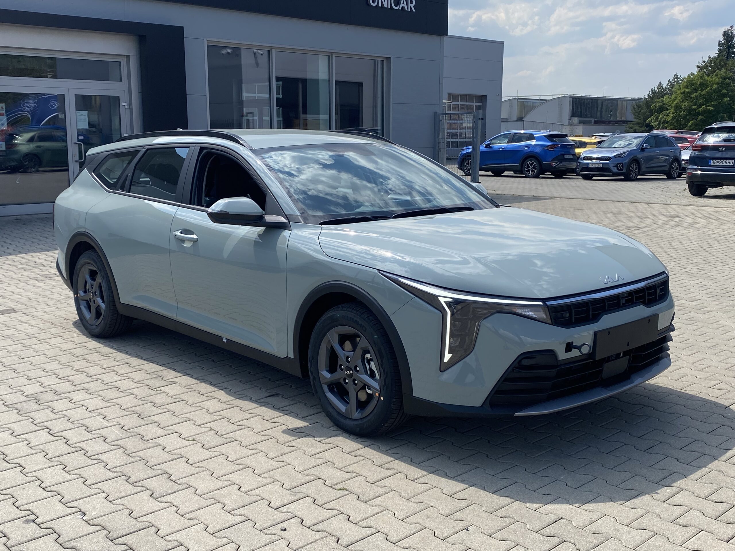Kia K4 SW - Image 2